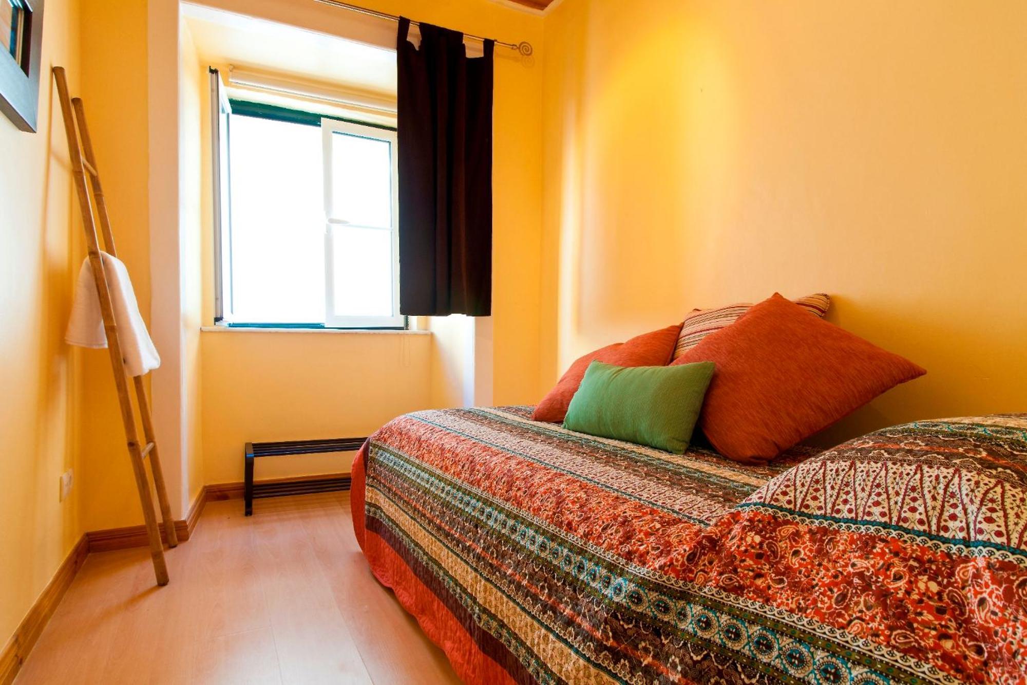 Appartement In Vibrant Bairro Alto *